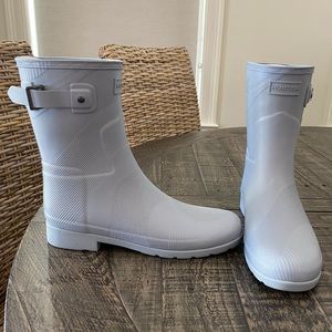 HUNTER REFINED SHORT WAVE TEXTURE LADIES WELLIES RAIN BOOTS STORMY GRAY SIZE 10